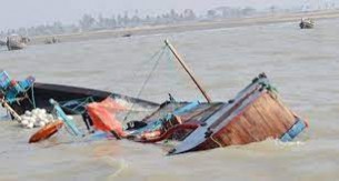 জাহাজের সাথে সংর্ঘষে মাছধরা ট্রলার  ডুবিতে মনপুরার দুই জেলের মৃত্যু