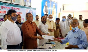 বোরহানউদ্দিনে দূর্গাপুজা উপলক্ষে এমপি   মুকুলের বস্ত্র ও আর্থিক অনুদান বিতরণ