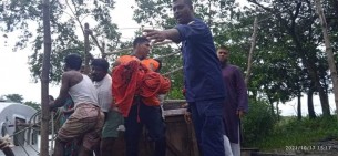 চরফ্যাসনে ঝড়ের কবলে পড়ে   ট্রলার ডুবিতে শিশুর মৃত্যু, ২  জন নিখোঁজ