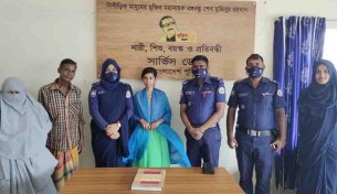 লালমোহনে নিজের বাল্যবিয়ে   ঠেকাতে থানায় মাদ্রাসা ছাত্রী