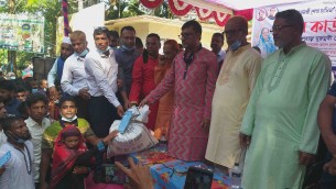 তজুমদ্দিনে  হতদরিদ্র পরিবারের মাঝে রেশন কার্ড ও চাল বিতরণ