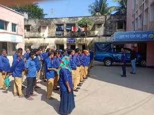 ইউপি নির্বাচন উপলক্ষে গ্রাম পুলিশদের  দিক নির্দেশনা  দিলেন ভোলা থানার ওসি