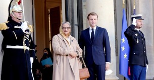 প্যারিসে পৌঁছেছেন প্রধানমন্ত্রী