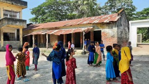 চরফ্যাশনে ঝুঁকিপূর্ণ ভবনে শিশুদের পাঠদান,আতঙ্কে শিক্ষার্থীরা