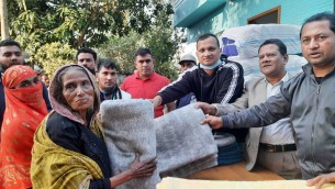 ভোলায় অসহায় দুস্থদের মাঝে কম্বল বিতরণ