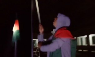 ভোলা সরকারি বালক উচ্চ বিদ্যালয়ে রাতেও উড়ছে জাতীয় পতাকা