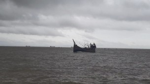 ট্রলার ডুবির ৩ দিন পরও চরফ্যাসনের নিখোঁজ ২০ জেলের সন্ধান নেই