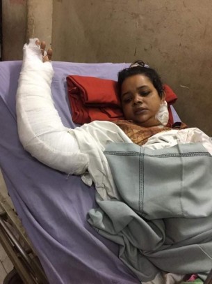 লালমোহনে গৃহবধূকে কুপিয়ে জখম