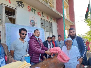 ভোলার দুর্গম চরাঞ্চলে শীতার্থদের মাঝে কম্বল বিতরণ