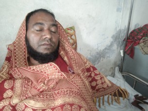 দৌলতখানে প্রতিপক্ষের কোপে ব্যবসায়ীর ঘাড়ে চৌদ্দ সেলাই