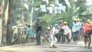 ভেদুরিয়াতে দুই চেয়াম্যান প্রার্থীর সমথর্কদের মধ্যে সংঘর্ষ ভাংচুর