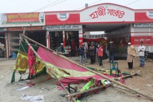 ভোলার পশ্চিম ইলিশা মধ্যরাতে নৌকার প্রার্থীর নির্বাচনী অফিসে অগ্নিসংযোগ