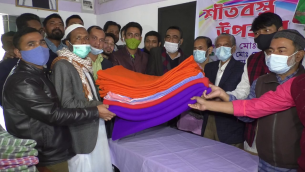 ভোলায় শীতার্তদের মাঝে কম্বল উপহার