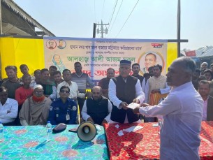 বোরহানউদ্দিনে অগ্নিকান্ডে ক্ষতিগ্রস্থদের মাঝে এমপি মুকুলের অর্থ বিতরণ