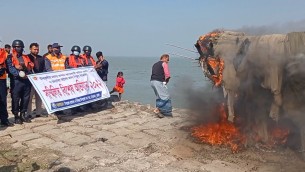 ভোলায় ১৫ কি:মি: চর ঘেরা ও ৪০ টি বেহুন্দি জাল জব্দ