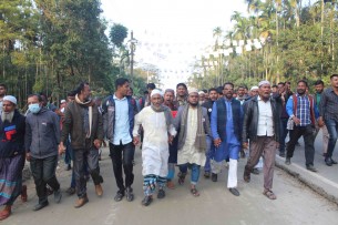 ইলিশায় ইউপি সদস্য রফিকের গণসংযোগে মানুষের ঢল