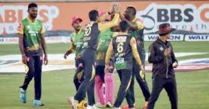 রাসেল ঝড়ে সাকিবদের হারিয়ে ঢাকার প্রথম জয়