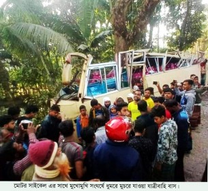 বোরহানউদ্দিনে বাস ও মোটর সাইকেল সংঘর্ষে আহত-২০