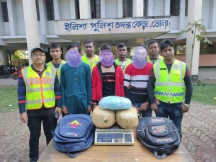 ভোলায় স্কুল ব্যাগ থেকে ৫ কেজি গাঁজা উদ্ধার