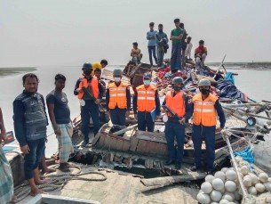 দৌলতখানের মেঘনা নদীতে  লঞ্চের ধাক্কায় ট্রলার ডুবি