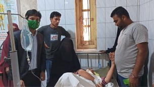 লালমোহনে গণটিকা নিতে গিয়ে ইউনিয়ন  পরিষেদের রেলিং ভেঙ্গে ৮ জন আহত