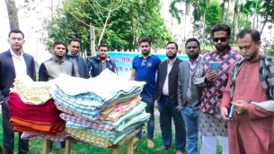 ভোলায় অসহায় ও দরিদ্রদের মাঝে কম্বল বিতরণ