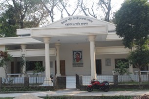 বীরশ্রেষ্ঠ মোস্তফা কামাল স্মৃতি জাদুঘর ও গ্রন্থাগারে বই আছে কিন্তু পাঠক নেই