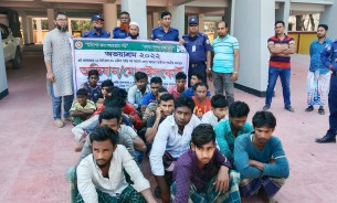 তজুমদ্দিনে নিষেধাজ্ঞা অমান্য করায় ২৩ জেলে আটক