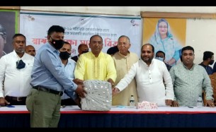 বোরহানউদ্দিনে প্রধান শিক্ষকদের মাঝে স্বাস্থ্য সুরক্ষা সামগ্রী বিতরণ