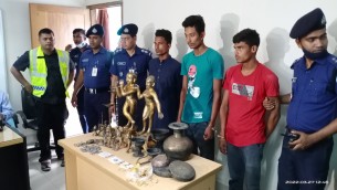 ভোলায়  মন্দিরে চুরি হওয়া মালামাল  উদ্ধার, ৩ যুবক গ্রেফতার