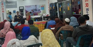 ভোলায় সিঙ্গার শোরুমে শিক্ষা উপকরণে চলছে  বিশেষ অফার