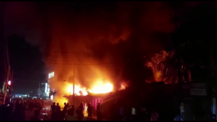 ভোলার চরফ্যাশনে অগ্নিকাণ্ডে ১২ ব্যবসাপ্রতিষ্ঠান পুড়ে ছাই, ২ কোটি টাকার ক্ষতি