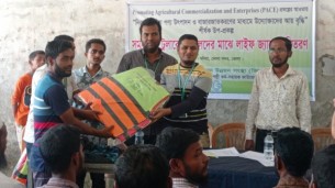 সমুদ্রগামী ট্রলারের মাঝিদের দক্ষতা উন্নয়ন  প্রশিক্ষণ ও লাইফ জ্যাকেট বিতরণ