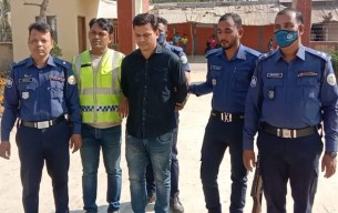 চরফ্যাশনে বিবস্ত্র করে বড় ভাইকে মারধর : ছোট ভাই গ্রেফতার