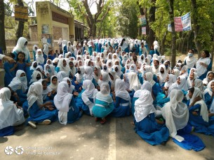 দৌলতখানে সড়কে স্পিডব্রেকারের দাবিতে শিক্ষার্থীদের বিক্ষোভ