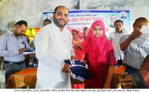 বোরহানউদ্দিনে দরিদ্র শিক্ষার্থীদের মাঝে স্কুল ড্রেস বিতরণ