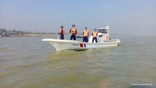 ভোলায় নিষেধাজ্ঞা অমান্য করায় ১৩ জেলে আটক