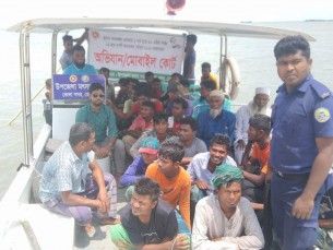 ভোলায় নিষেধাজ্ঞা অমান্য করে  মাছ ধরায় ১৫জেলের কারাদণ্ড