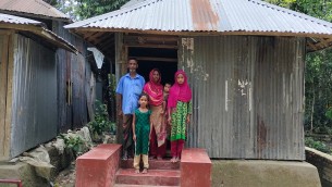 মেয়ের বিয়েতে আয়ের একমাত্র উৎস রিক্সা বিক্রি করে বিপাকে চাঁন মিয়ার পরিবার