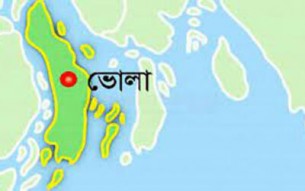 নদী ভাঙ্গনে দাদার চোখের সামনেই তলিয়ে গেল ৮ বছরের নাতি