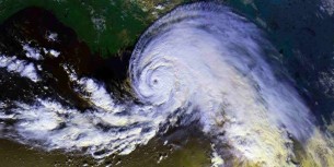 ঘূর্ণিঝড় আতঙ্কে উপকূল ও  বিচ্ছিন্ন চরাঞ্চলের মানুষ