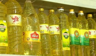 ভোলায় বোতলজাত সয়াবিন তেল উধাও :  খোলা তেলের মূল্য ২১০, অসহায় ক্রেতারা