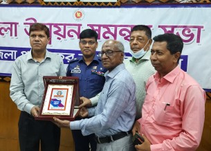 ভোলার বরেণ্য সাংবাদিক বাংলার কণ্ঠের সম্পাদক এম হাবিবুর রহমানকে  জেলা প্রশাসনের সংবর্ধনা