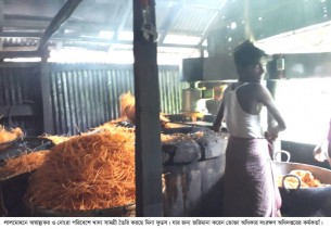 লালমোহনে অস্বাস্থ্যকর পরিবেশে খাদ্য সামগ্রী তৈরি দুই ব্যবসায়ীকে অর্থদণ্ড