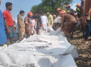 মিরসরাইয়ে ট্রেনের ধাক্কায় মাইক্রোবাসের ১১ যাত্রী নিহত