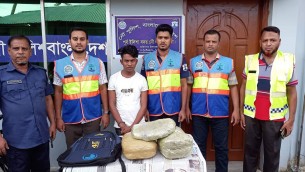 ভোলায় নৌ পুলিশের অভিযানে  ৫ কেজি গাঁজাসহ ১জন আটক