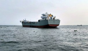 চরফ্যাশনের ঢাল চরে ভেসে এলো  আলকুবতান নামে বিদেশী জাহাজ