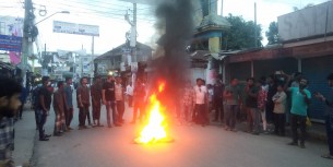 ভোলায় টায়ারে আগুন জ্বালিয়ে বিএনপির বিক্ষোভ    বৃহস্পতিবার সকল সন্ধ্যা হরতাল