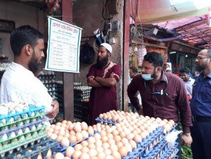ভোলায় বেশি দামে ডিম বিক্রি  তেল মাপার যন্ত্রে কারচুপি  ৬ ব্যবসা প্রতিষ্ঠানকে জরিমানা