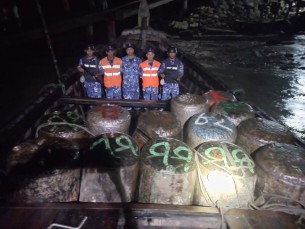 দৌলতখানে কোস্টগার্ডের অভিযানে আড়াই হাজার লিটার  সয়াবিন তেল জব্দ